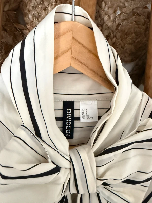 H&M Bluse mit Schleife Ballonärmel Gestreift — 3